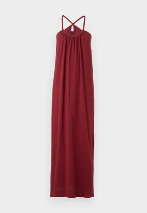 Maxikjole i dyp rød, laget av lett stoff. Har en samlet halslinning og kryssede stropper bak, med et flytende design.