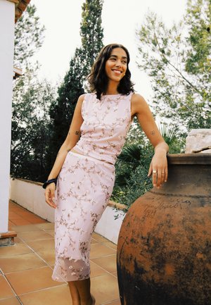 b.young BYSORAYA - Bluse - floral parfait pink mesh