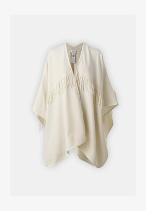 Poncho de cor creme feito de tecido macio, com decote em V, frente aberta e franjas decorativas ao longo da bainha.