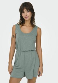 Groene, mouwloze jumpsuit gemaakt van lichtgewicht, textuurstof. Heeft een ronde halslijn en een elastische tailleband voor een ontspannen pasvorm.