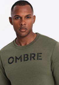 Ombre OM-SSPS-0181 - Sudadera - dark olive
