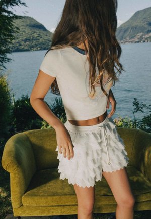 Guess, BESTICKTE SHORTS - Short - weiß