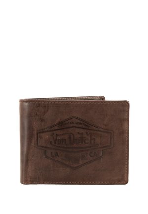 Portefeuille en cuir marron avec logo embossé et caractéristiques de design. Style compact, plié en deux, avec une texture lisse et des coutures visibles.