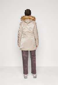 Alpha Industries Zimski kaput - vintage sand