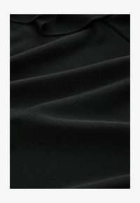 Unselected, black