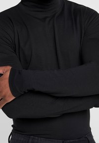 Lindbergh Långärmad tröja - black