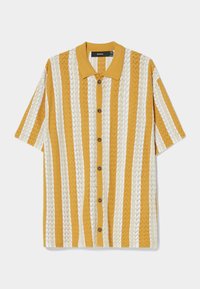 Kortärmad skjorta med knappar som har växelvis gula och vita ränder, texturerad tyg och en klassisk kragsdesign.