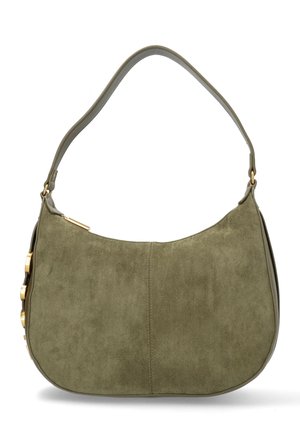 Halvemaanvormige handtas van olijfgroen suède met een enkele schouderband en goudkleurige metalen accenten aan de zijkant.