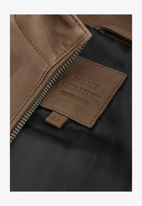 Selectat, brown nubuck