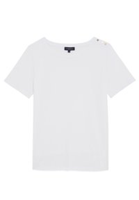 T-shirt bianco a maniche corte con scollo rotondo, caratterizzato da quattro bottoni decorativi dorati sulla spalla sinistra. Materiale in cotone liscio.