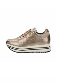 Metallisch roségoldene Sneaker mit strukturierter Oberfläche, Schnürdesign, goldenen Akzenten, gepolstertem Zwischensohlensystem und gummierter Außensohle mit schwarzem Streifen.