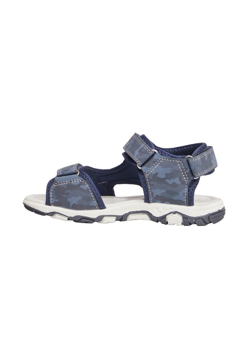 Infradito blu navy con cinghie camouflage, chiusure regolabili in velcro e suola in gomma bianca con motivi testurizzati per una migliore aderenza.
