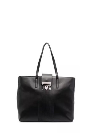 Borsa tote in pelle nera con texture liscia, design a righe verticali, hardware in tonalità argento e un charm decorativo con le lettere "J" e "R."
