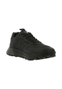 Svart atletisk sko med en texturerad tygöverdel, syntetiska accenter och en tjock sula med ett mönstrat däck för grepp.