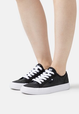DC Shoes MANUAL - Joggesko - white/black
