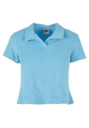  Lichtblauwe polo gemaakt van zachte stof, met een klassieke kraag, korte mouwen en een iets verkorte zoom.