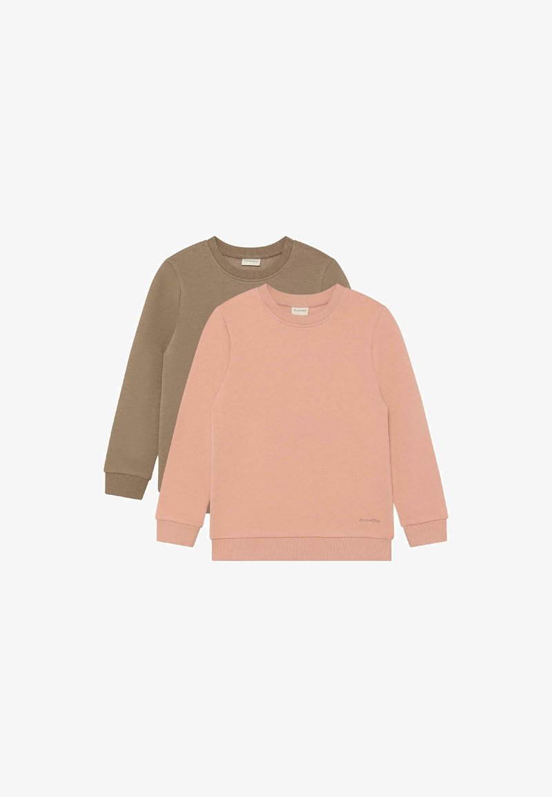 Kaks pikka varrukat ja ümar kaelusega kampsunit, üks heleda roosa ja teine heleda pruuni värviga, on valgel taustal üksteise peale asetatud.