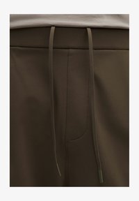 Ausgewählt, olive/brown