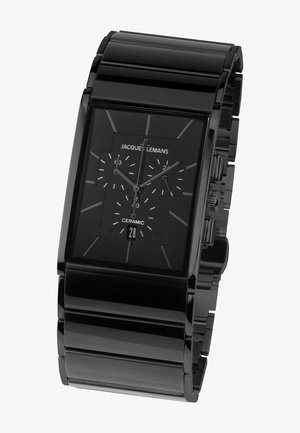 Schwarze Keramik-Uhr mit rechteckigem Zifferblatt, Chronographen-Subziffernblättern, silbernen Akzenten und einem Datumsfenster an der Unterseite.