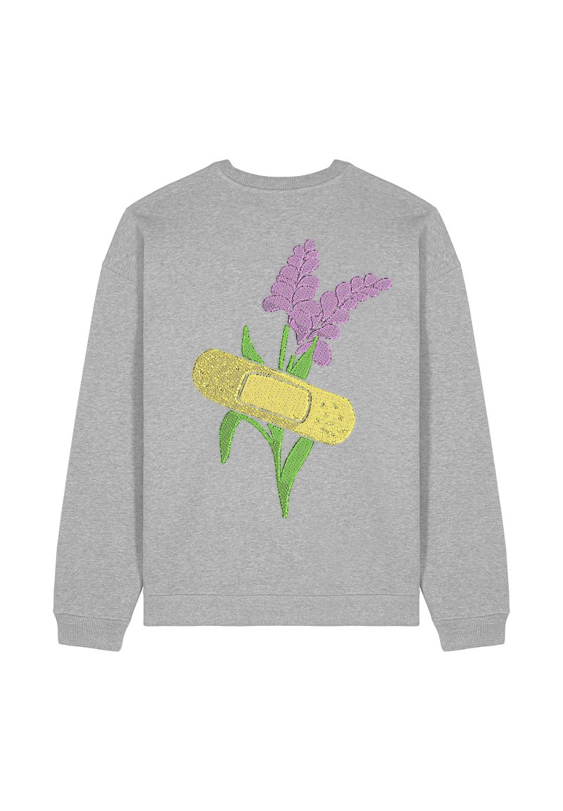 Felpa grigia con un design floreale che presenta due fiori viola e un cerotto giallo. L'ricamo è testurizzato e colorato.