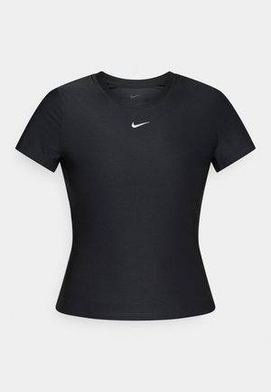 Czarna sportowa koszulka z krótkim rękawem wykonana z gładkiej tkaniny, z białym logo Nike na piersi i klasycznym okrągłym dekoltem.