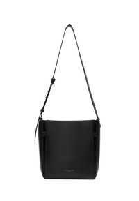 Czarny skórzany worek-bag z regulowanym paskiem, gładką fakturą i minimalistycznym designem. Zawiera logo marki na froncie.