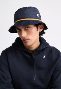 Unselected, blue depht