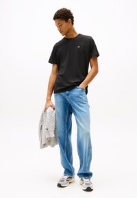 Tommy Jeans CLASSIC C NECK - Basic T-shirt - black