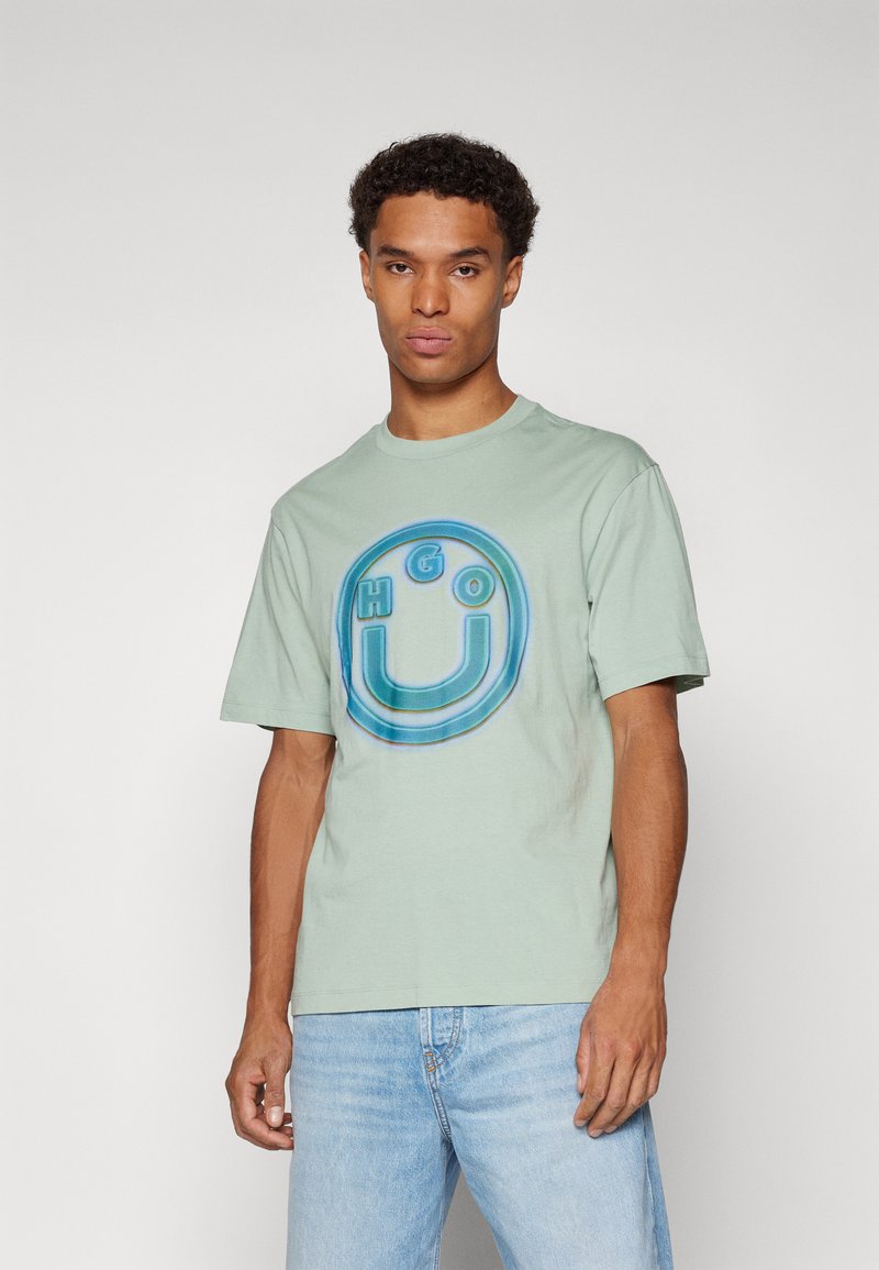HUGO NAKOREE - Μπλουζάκι με στάμπα - light/pastel green