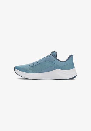 Hellblauer Sportschuh aus einem Obermaterial aus Netzstoff, mit kontrastierenden dunkelblauen Akzenten, flachen Schnürsenkeln und einer weißen Polstersohle. Ergonomisches Design.
