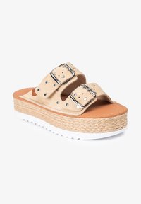 POPA MENORQUINA PLATAFORMA COLLAO TACHUELAS - Mules de tacón - beige