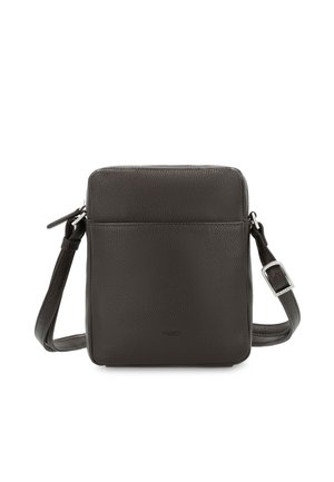 Bolso bandolera de cuero negro texturizado con bolsillo delantero y correa ajustable con hebilla plateada.