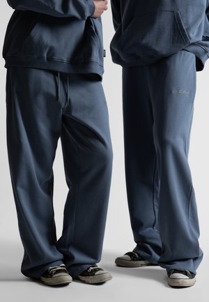 SWITCHBLADE UNISEX - Pantalones deportivos - stone blue