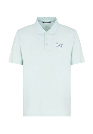 Polo shirt verde menta chiaro in cotone, con colletto classico, tre bottoni e logo ricamato EA7 in navy scuro.