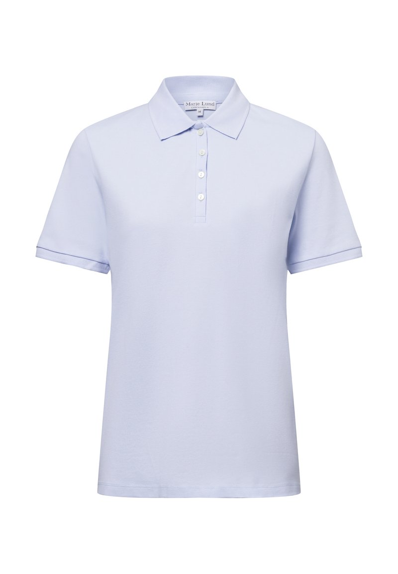 Lichtblauw polo shirt van zacht stof, met een kraaglijn, korte mouwen en een knoopsluiting met vijf knopen.
