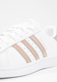 adidas superstar white cyber metallic