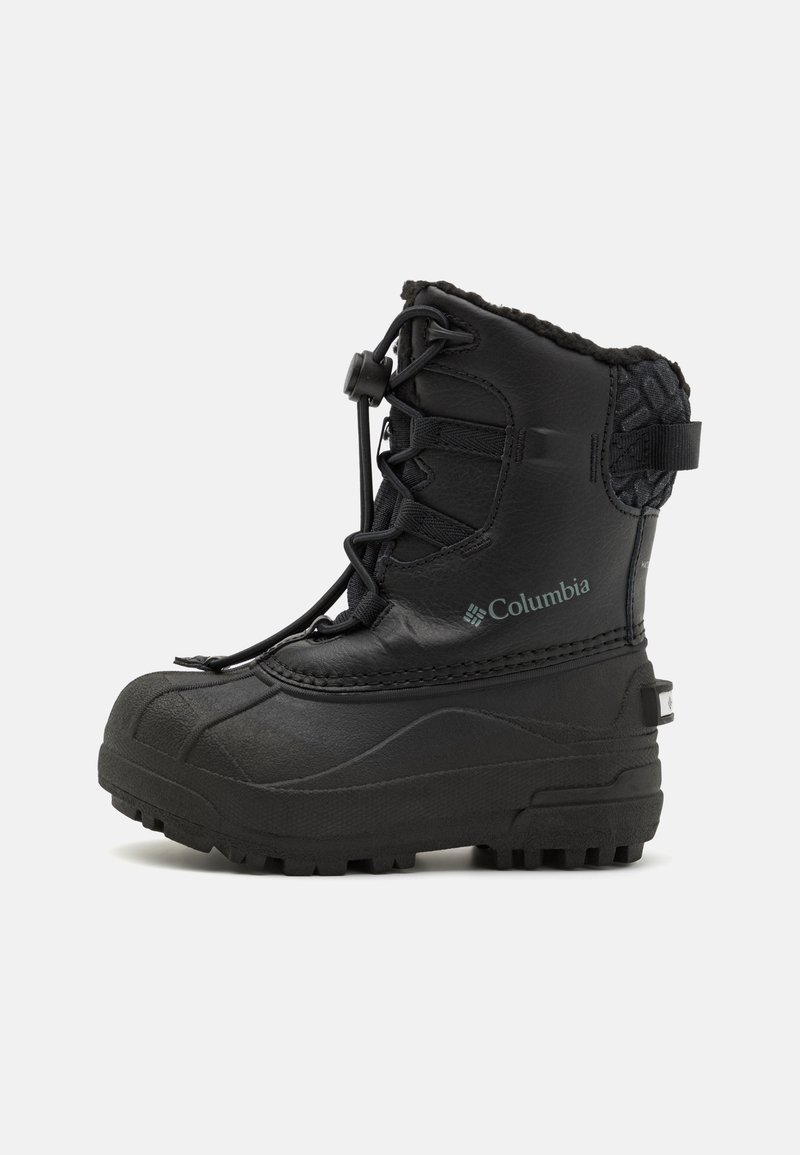 Schwarze wasserdichte Schneestiefel mit strukturiertem Finish, runder Zehenpartie, Schnürung vorne und einer Gummisohle mit Traktionsmustern.
