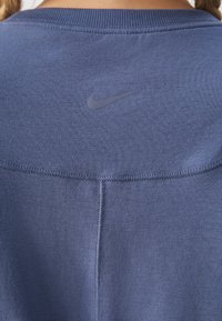 Nike Performance ONE RELAXED TOP - Spordi T-särk - diffused blue