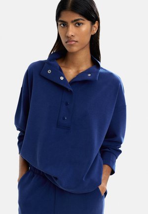 - Bluza