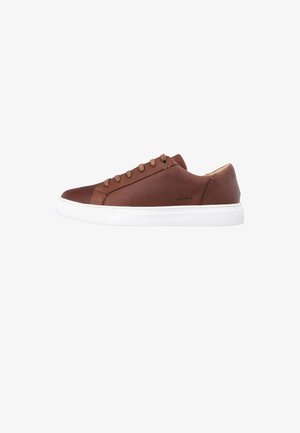 Gusti Leder, CARSTEN - Sneakers laag - braun