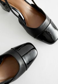 Next FOREVER COMFORT - REGULAR FIT - Sandaalit nilkkaremmillä - black