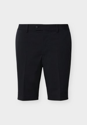 Zwarte op maat gemaakte korte broek met knopen aan de voorkant en riemlussen, ontworpen in een strak, minimalistisch stijl, weergegeven tegen een egale achtergrond.