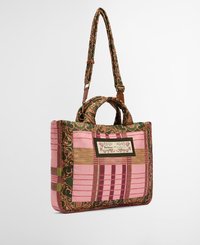 Sac fourre-tout matelassé aux motifs rose, vert et doré. Présente une forme rectangulaire, des poignées doubles et une étiquette décorative à l'avant.