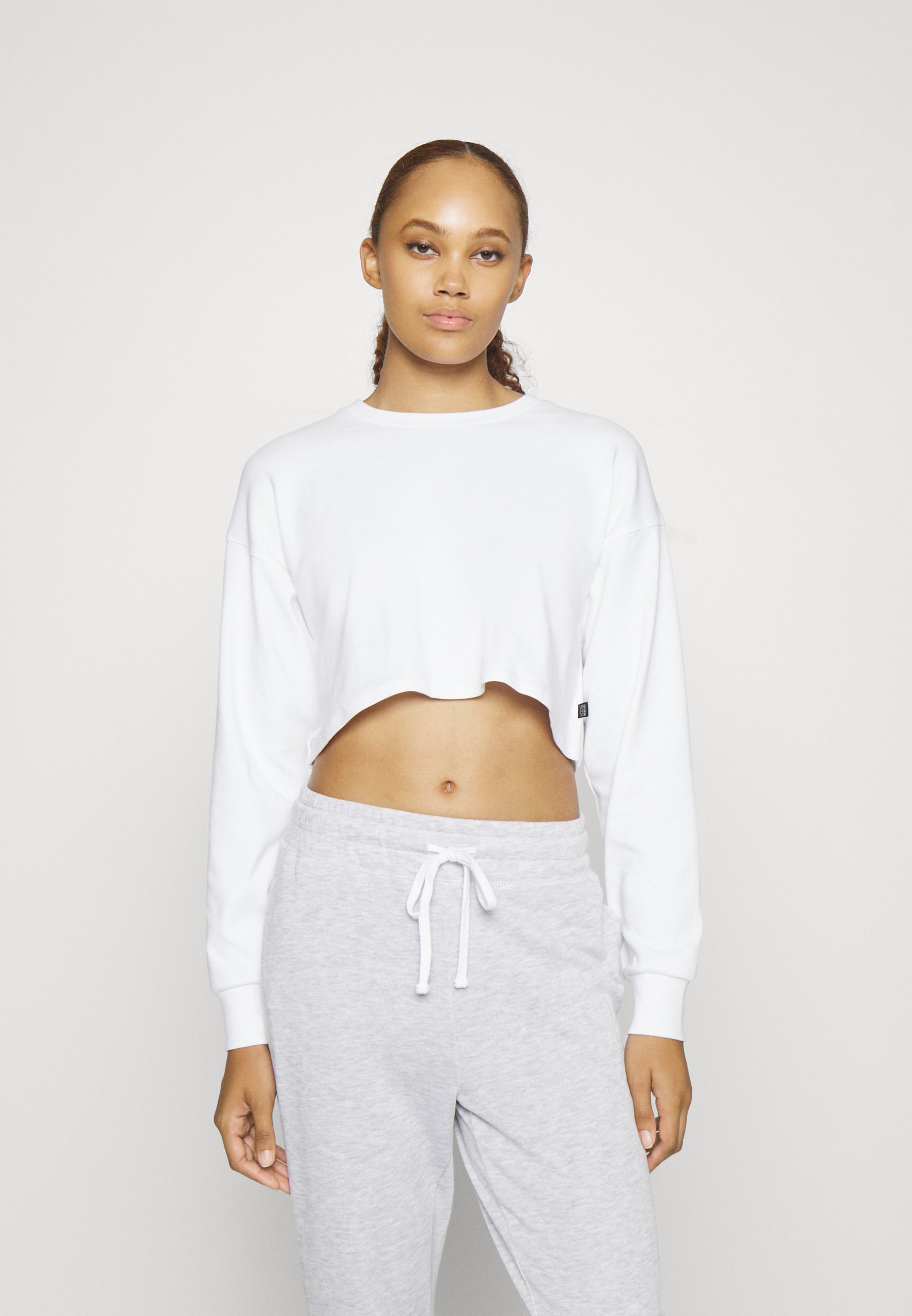 white long sleeve crop top sweatshirt