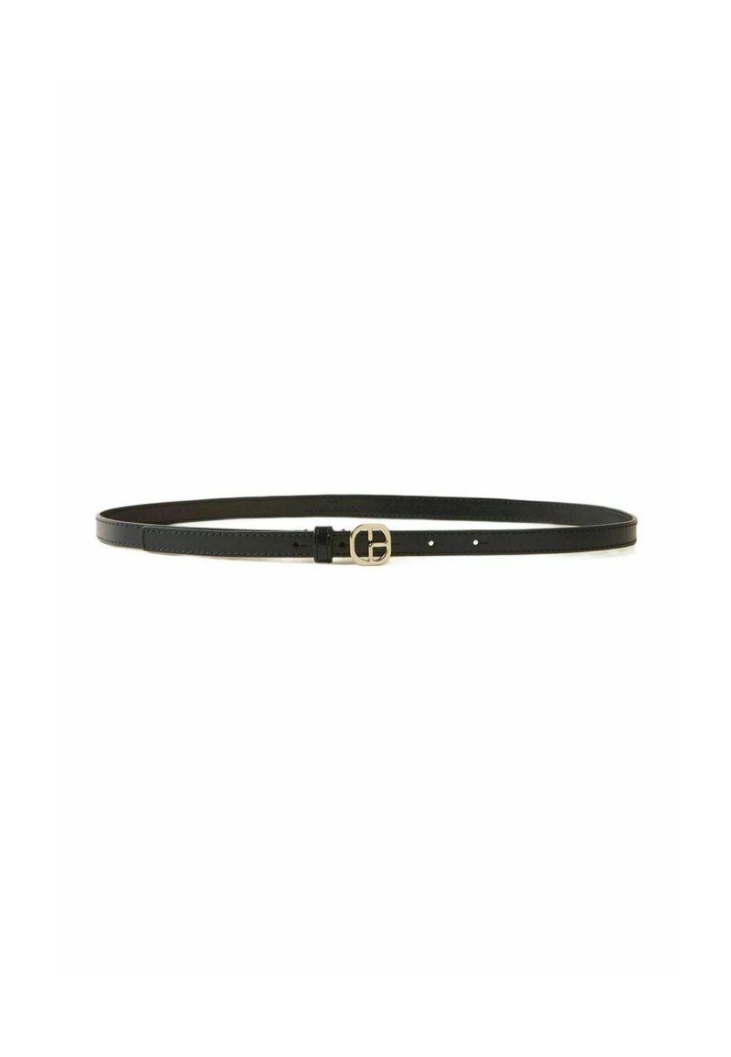 Cinturón de cuero negro con un diseño delgado, hebilla de metal en tono dorado con una forma geométrica distintiva y múltiples orificios de ajuste.