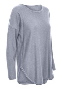 Maglione grigio chiaro realizzato in tessuto morbido, con un fit rilassato, maniche lunghe, orlo arrotondato e spacchi laterali per maggiore libertà di movimento.