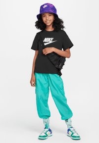 Nike Sportswear TEE FUTURA - Marškinėliai su spaudiniu - black
