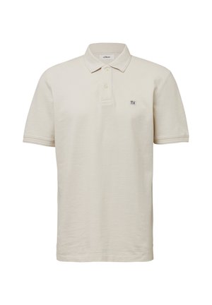 Jasno-beżowa koszulka polo wykonana z teksturowanej tkaniny. Posiada klasyczny kołnierzyk, dwa guziki oraz małe wyszywane logo na piersi.