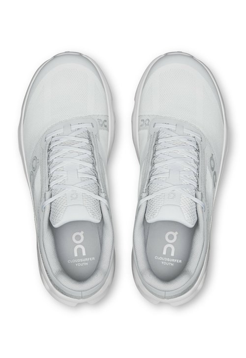 On CLOUDSURFER YOUTH UNISEX - Road running shoes - frost white — photo 3