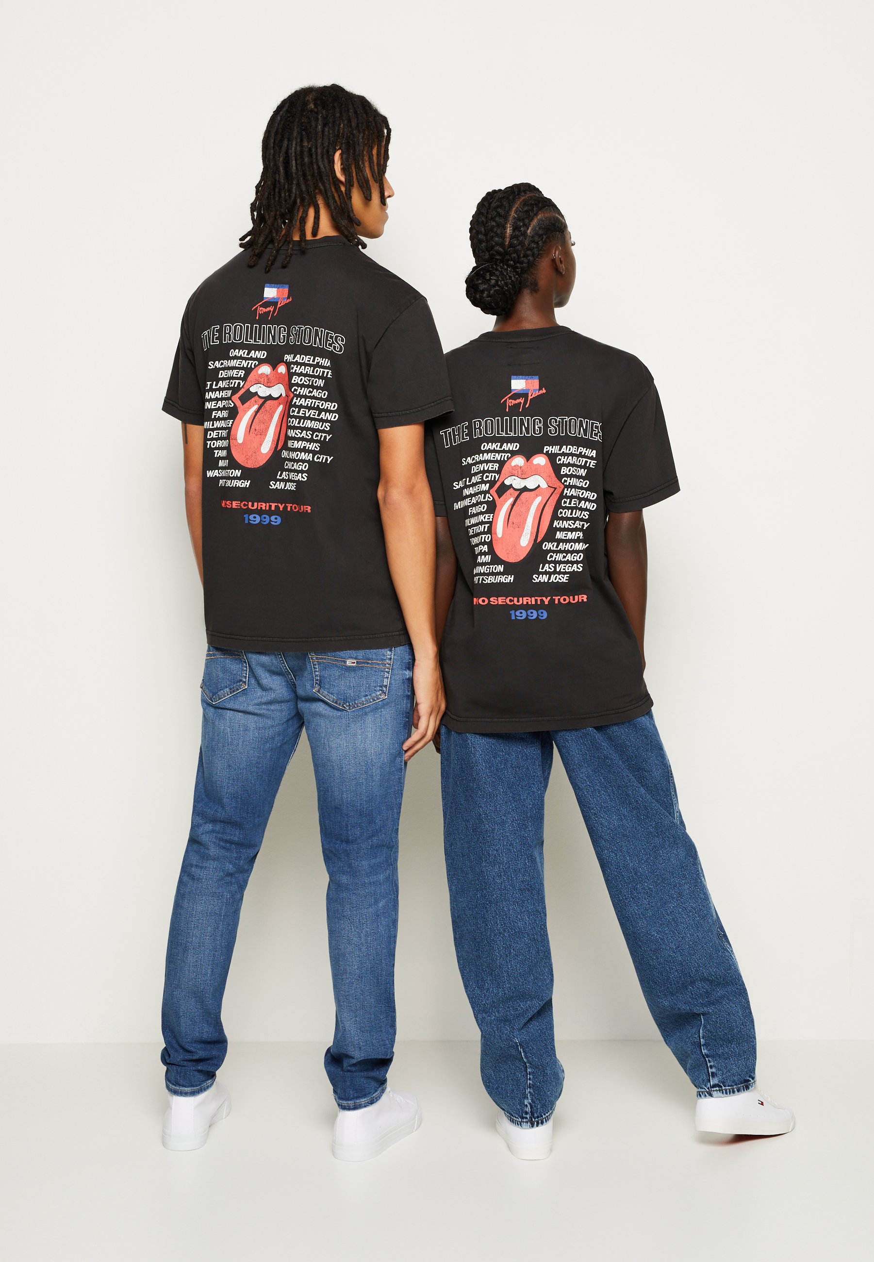 Tommy Jeans ABO TJU ROLLING STONES SS TEE UNISEX - Marškinėliai su  spaudiniu - black/juoda - Zalando.lt